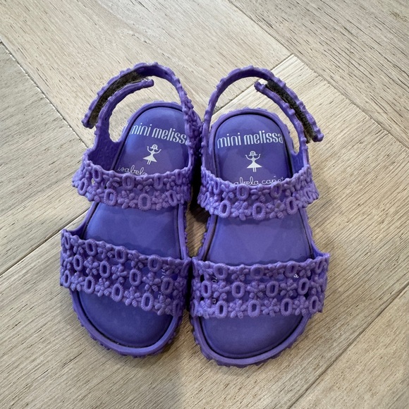 Mini Melissa 💜 - Picture 2 of 6